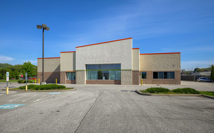 Pictures of Retail property located at 651 11th St, Ambridge, PA 15003 for lease - image #1