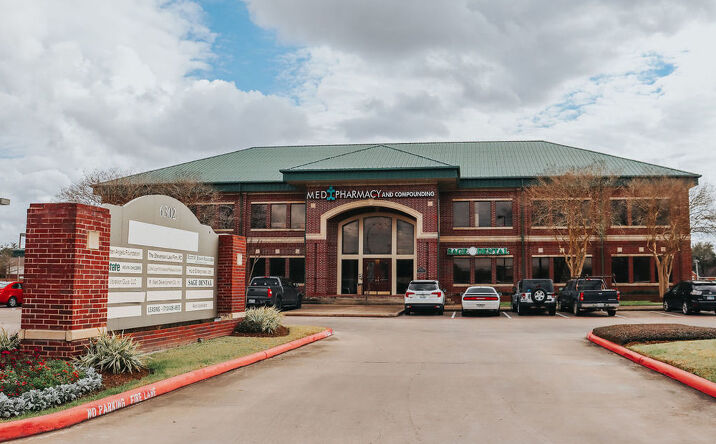 Pictures of Retail, Office property located at 6302 W Broadway St, Pearland, TX 77581 for lease - image #1