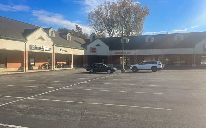 Pictures of Retail property located at 7117 Central Ave, Toledo, OH 43617 for lease - image #1