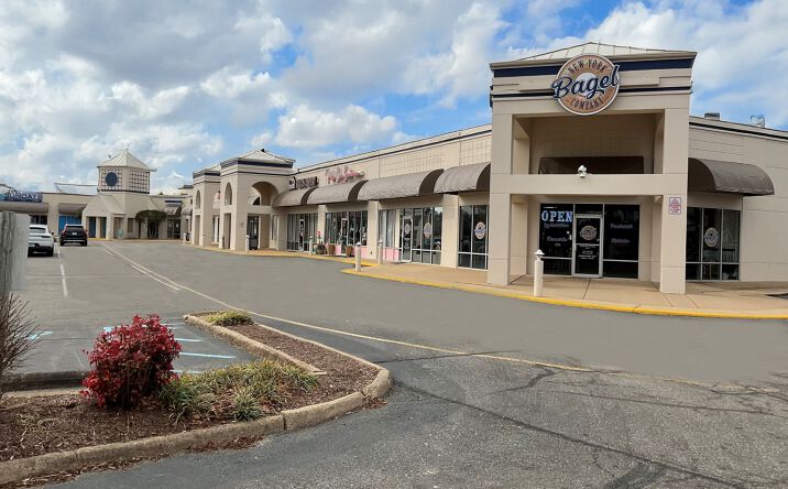 Pictures of Retail, Office property located at 200 N. Battlefield Boulevard, Chesapeake, VA 23320 for lease - image #1