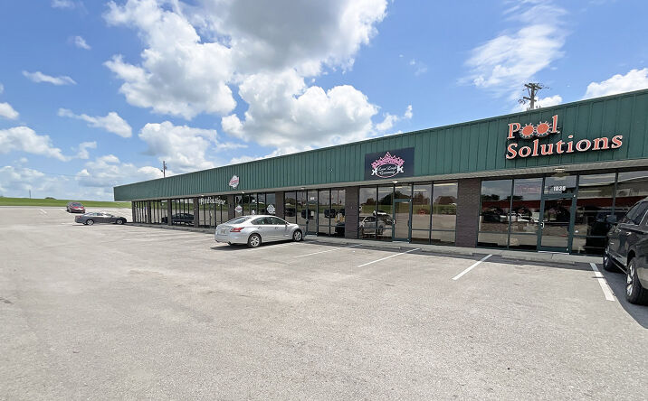 Pictures of Retail, Office property located at 1008 Eagle Lake Dr, Lawrenceburg, KY 40342 for lease - image #1