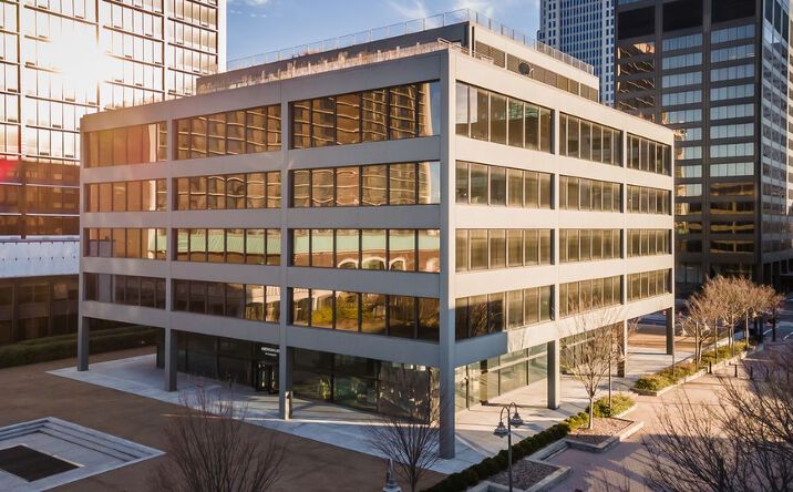 Pictures of Office property located at 471 W Main St, Louisville, KY 40202 for lease - image #1