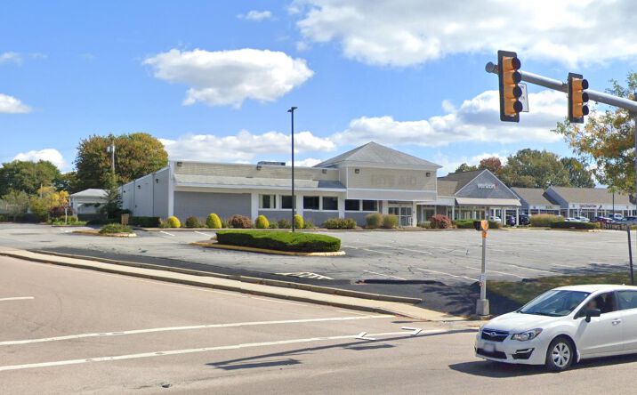 Pictures of Retail property located at 580 Metacom Ave, Bristol, RI 02809 for lease - image #1