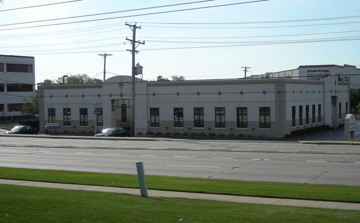 Pictures of Office property located at 747 Lake Cook Rd, Deerfield, IL 60015 for lease - image #1