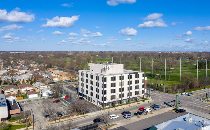 Pictures of Office property located at 4001 W Devon Ave, Chicago, IL 60646 for lease - image #1