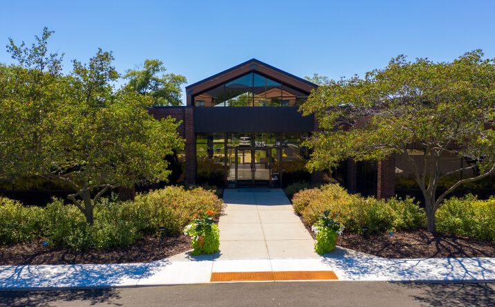 Pictures of Office property located at 325 N Corporate Drive, Brookfield, WI 53045 for lease - image #1