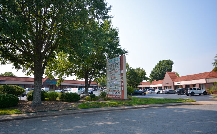 Pictures of Retail, Office property located at 1500 Macon Dr, Little Rock, AR 72211 for sales - image #1
