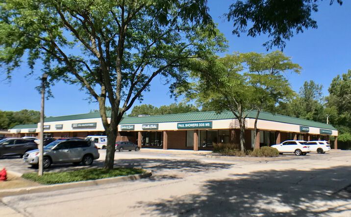 Pictures of Retail property located at 424 Peterson Rd, Libertyville, IL 60048 for lease - image #1