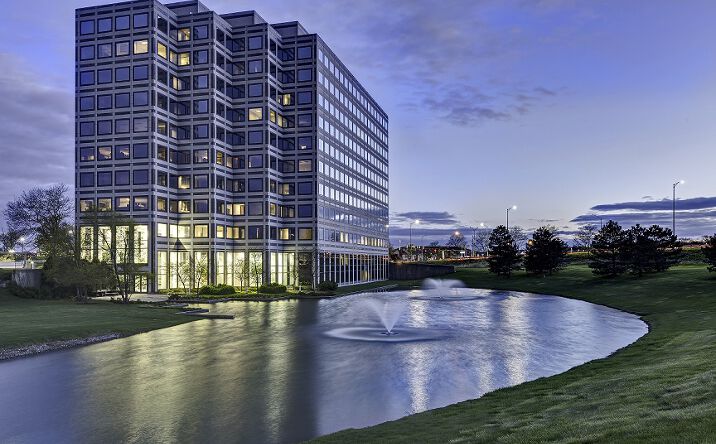 Pictures of Office property located at 1901 N Roselle Rd., Suite 800, Schaumburg, IL 60195 for lease - image #1