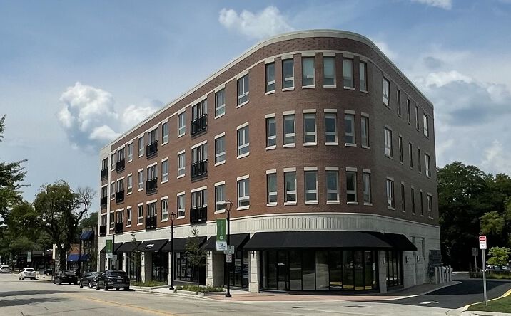 Pictures of Retail property located at 555 Roger Williams Ave, Highland Park, IL 60035 for lease - image #1