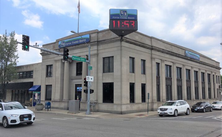 Pictures of Retail, Office property located at 840 S Oak Park Ave, Oak Park, IL 60304 for lease - image #1