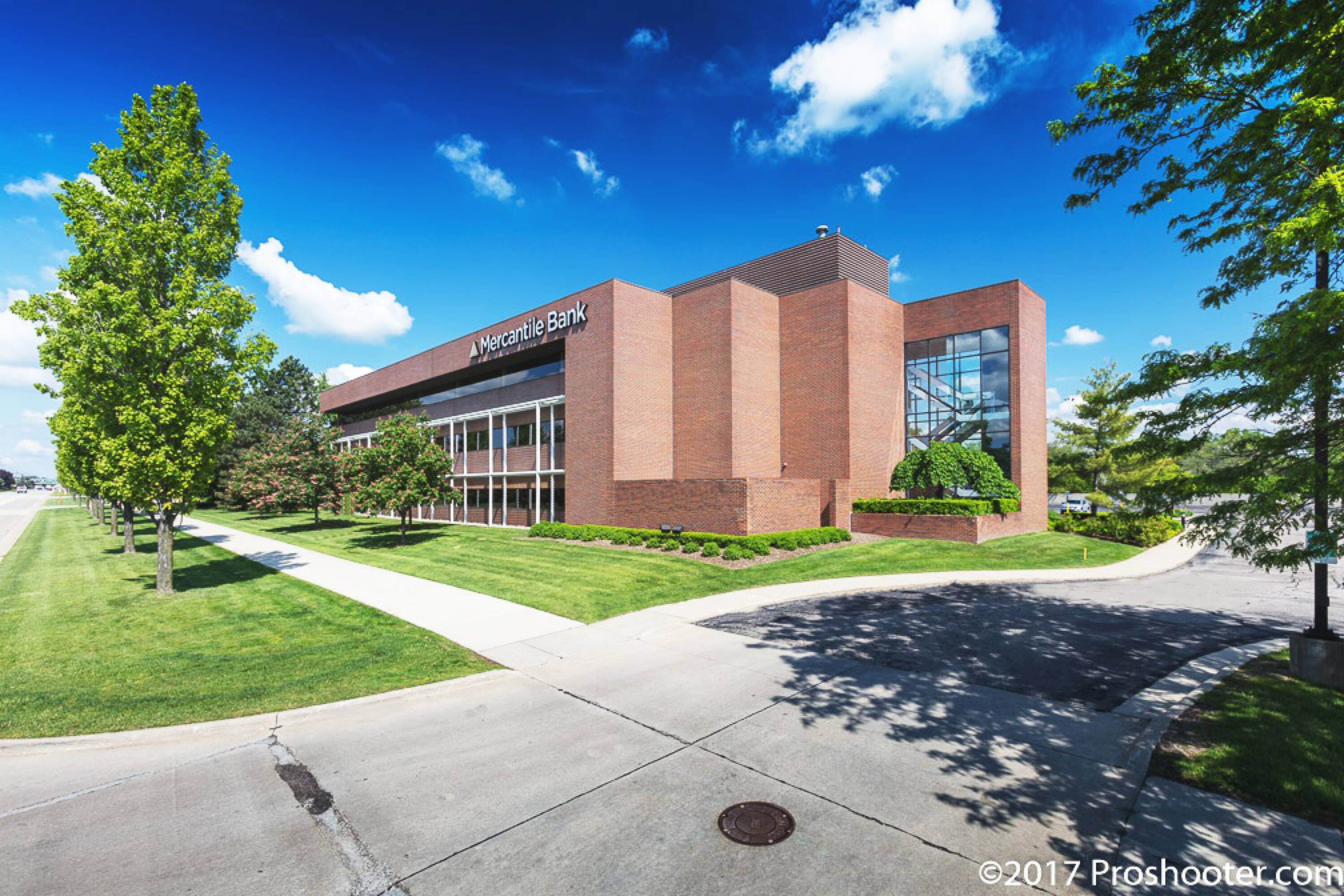 1700 W Big Beaver Rd, Troy, MI 48084 | Crexi.com