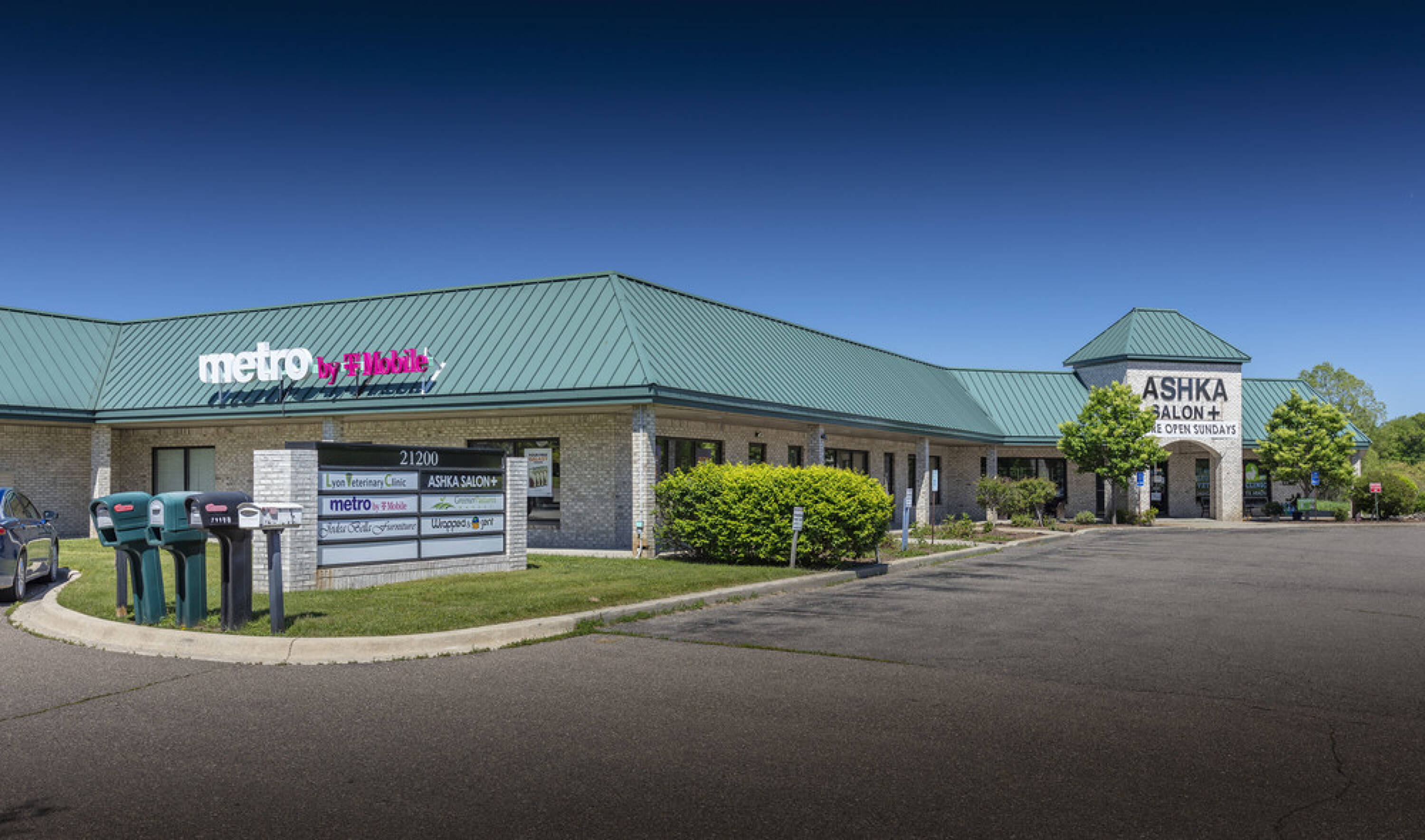 21204 Pontiac Trail South, South Lyon, MI 48178