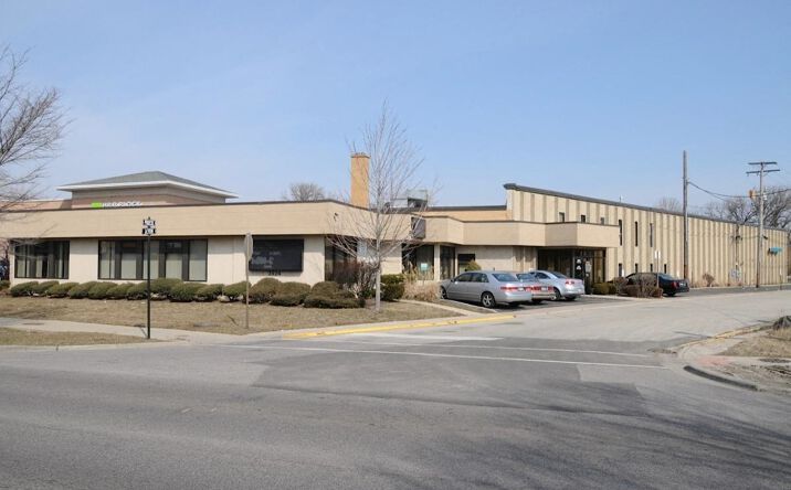 Pictures of Office, Retail property located at 3924 W Devon Ave, Lincolnwood, IL 60712 for lease - image #1