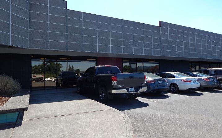 Pictures of Retail property located at 250 NE Garden Valley Blvd, Roseburg, OR 97470 for lease - image #1