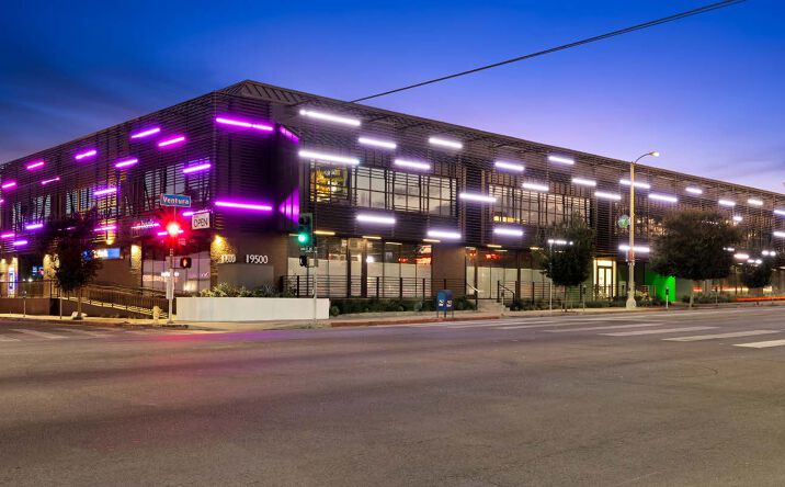 Pictures of Office property located at 19500 Ventura, Los Angeles, CA 91356 for lease - image #1