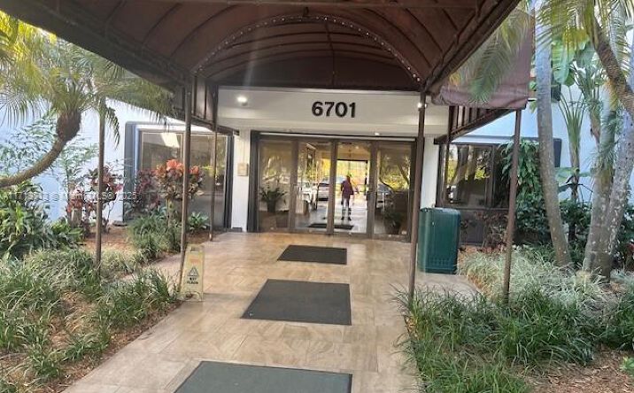 Pictures of Industrial property located at 6701 Sunset Dr # 104, South Miami, FL 33143 for lease - image #1