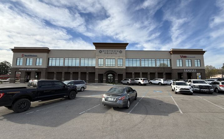 Pictures of Office property located at 495 S Gloster St, Tupelo, MS 38801 for lease - image #1