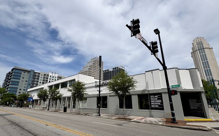 Pictures of Retail property located at 47 E Robinson St, Orlando, FL 32801 for lease - image #1