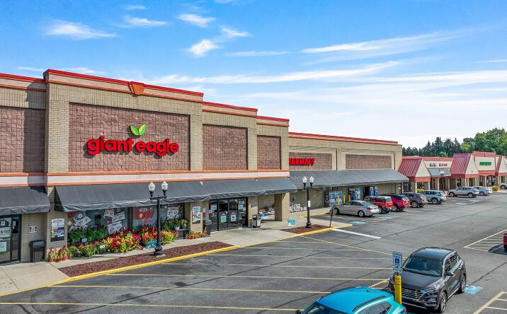 Pictures of Retail, Office, Land property located at 855-907 West Maple Street, Hartville, OH 44632 for lease - image #1