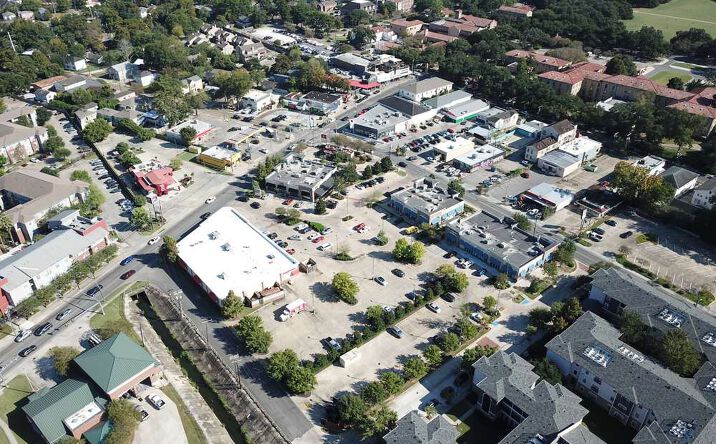 Pictures of Retail, Restaurant property located at 3260 Highland Rd, Baton Rouge, LA 70802 for lease - image #1
