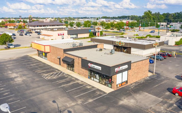 Pictures of Retail property located at 707 E Lewis and Clark Pkwy, Clarksville, IN 47129 for lease - image #1