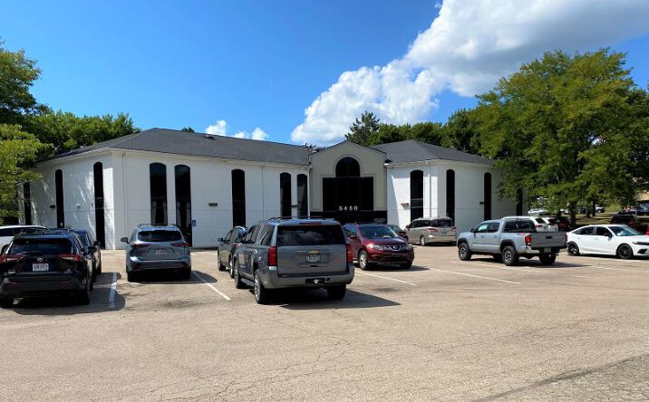 Pictures of Office property located at 5450 Far Hills Ave, Dayton, OH 45429 for lease - image #1
