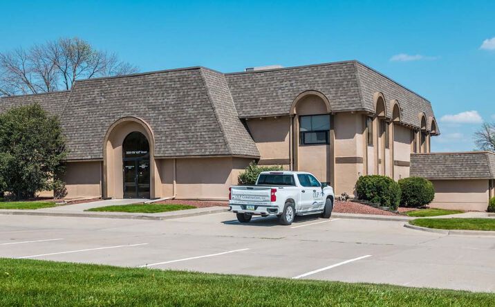 Pictures of Retail, Office property located at 3809 109th St, Urbandale, IA 50322 for sales - image #1