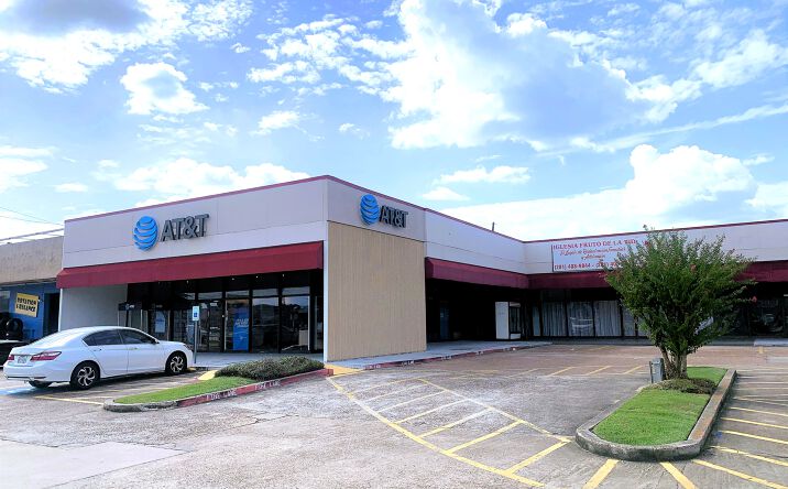 Pictures of Retail, Restaurant, Office property located at 1800 Farm to Market 1960 Rd W, Houston, TX 77090 for lease - image #1