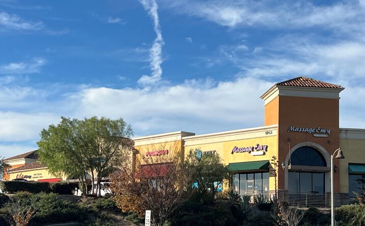 Pictures of Retail property located at 1263 Simi Town Center Way, Simi Valley, CA 93065 for lease - image #1