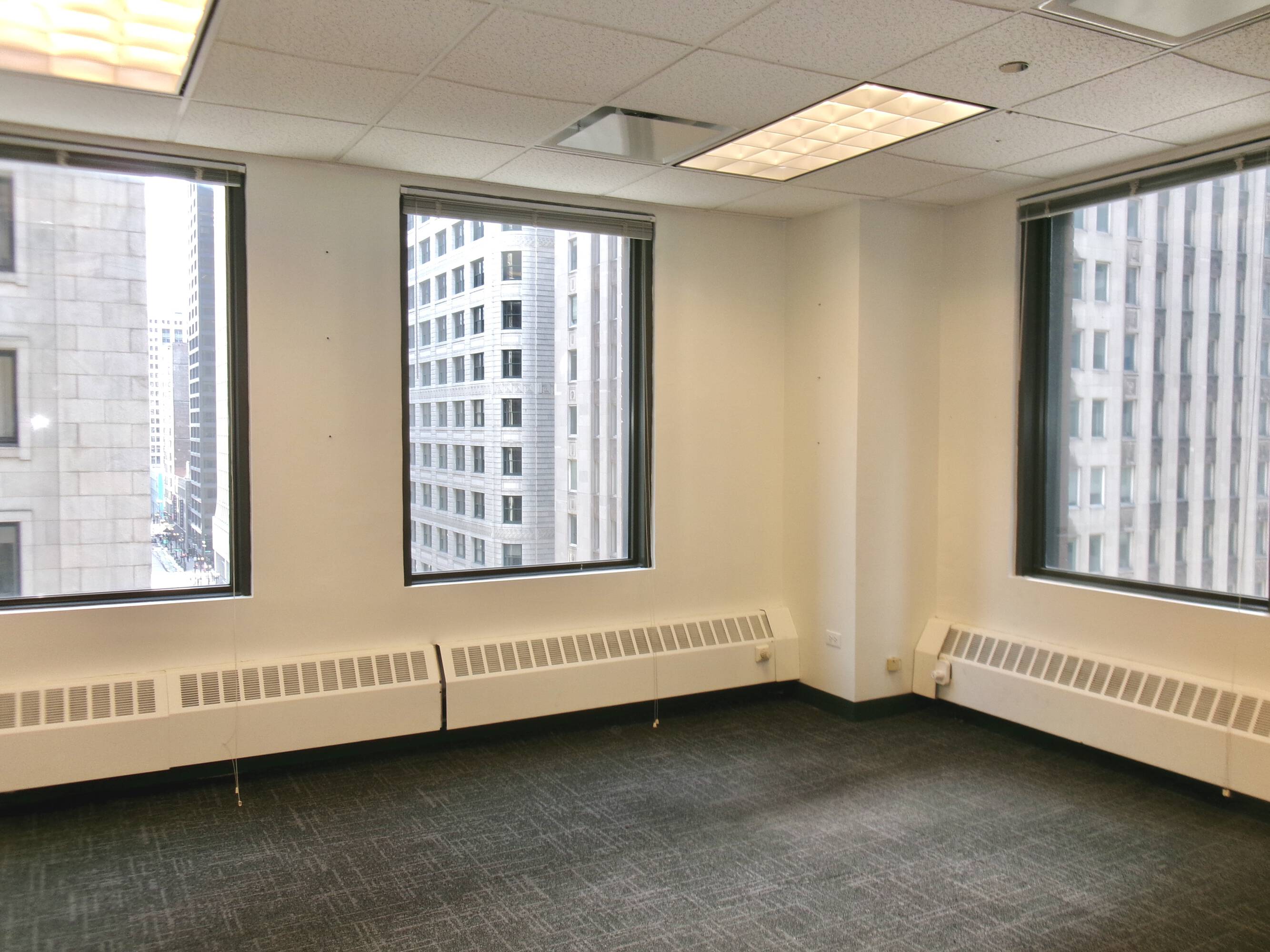 3284425