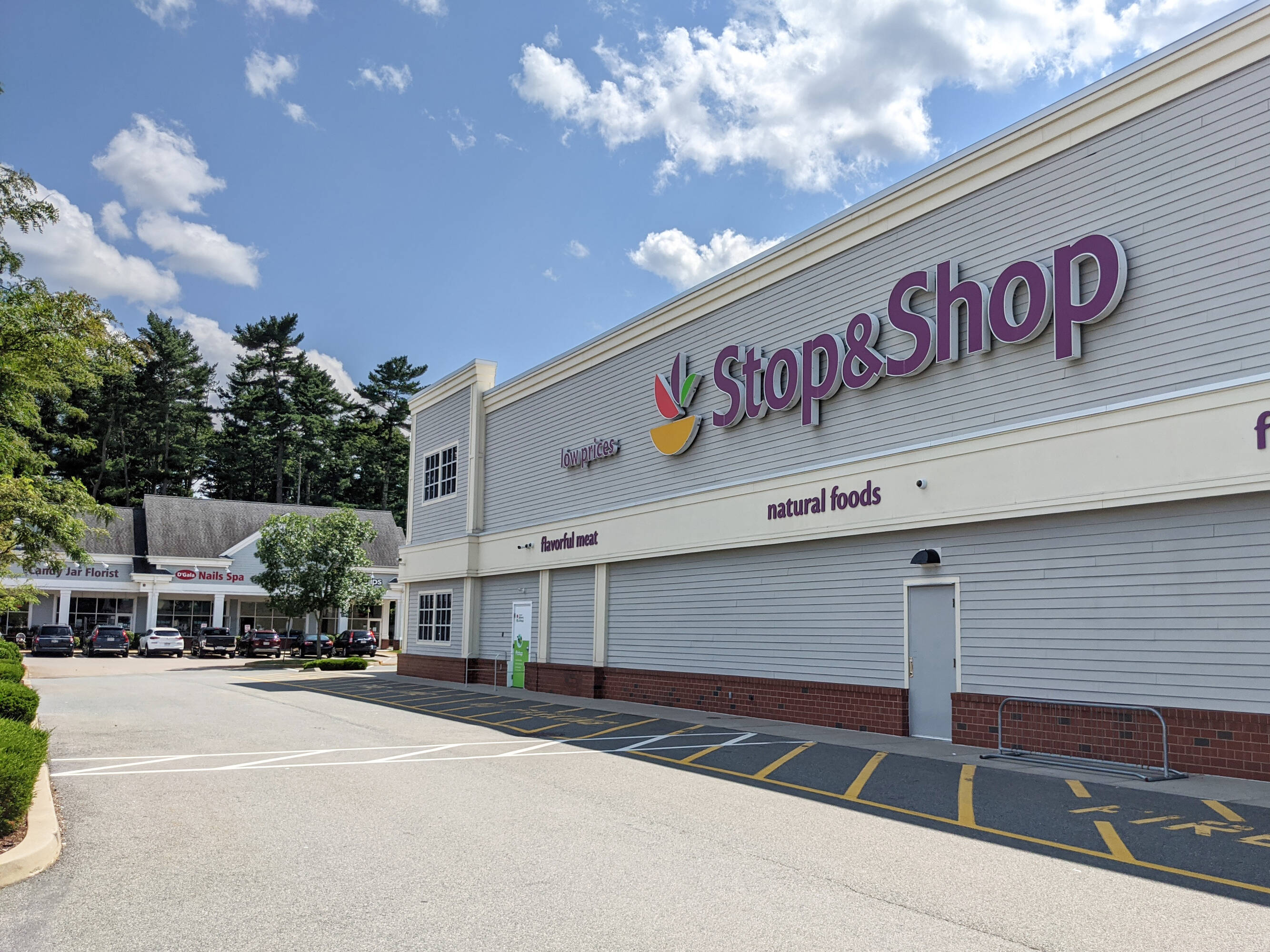 14 Mattakeesett St, Pembroke, MA 02359