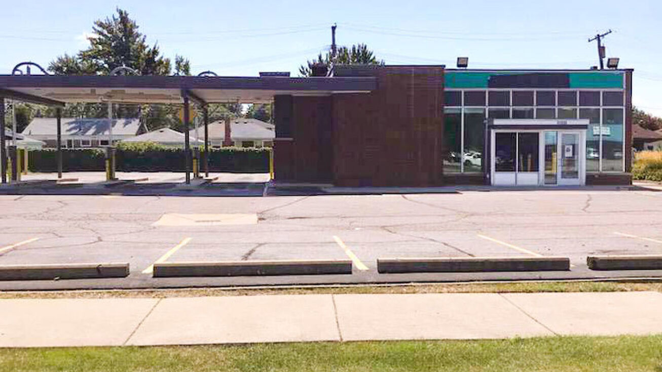 31320 Harper Avenue, Saint Claire Shores,, MI 48082 Retail Space for