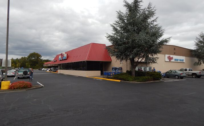 Pictures of Retail, Land, Restaurant property located at 4601 Carnes Rd, Roseburg, OR 97470 for lease - image #1