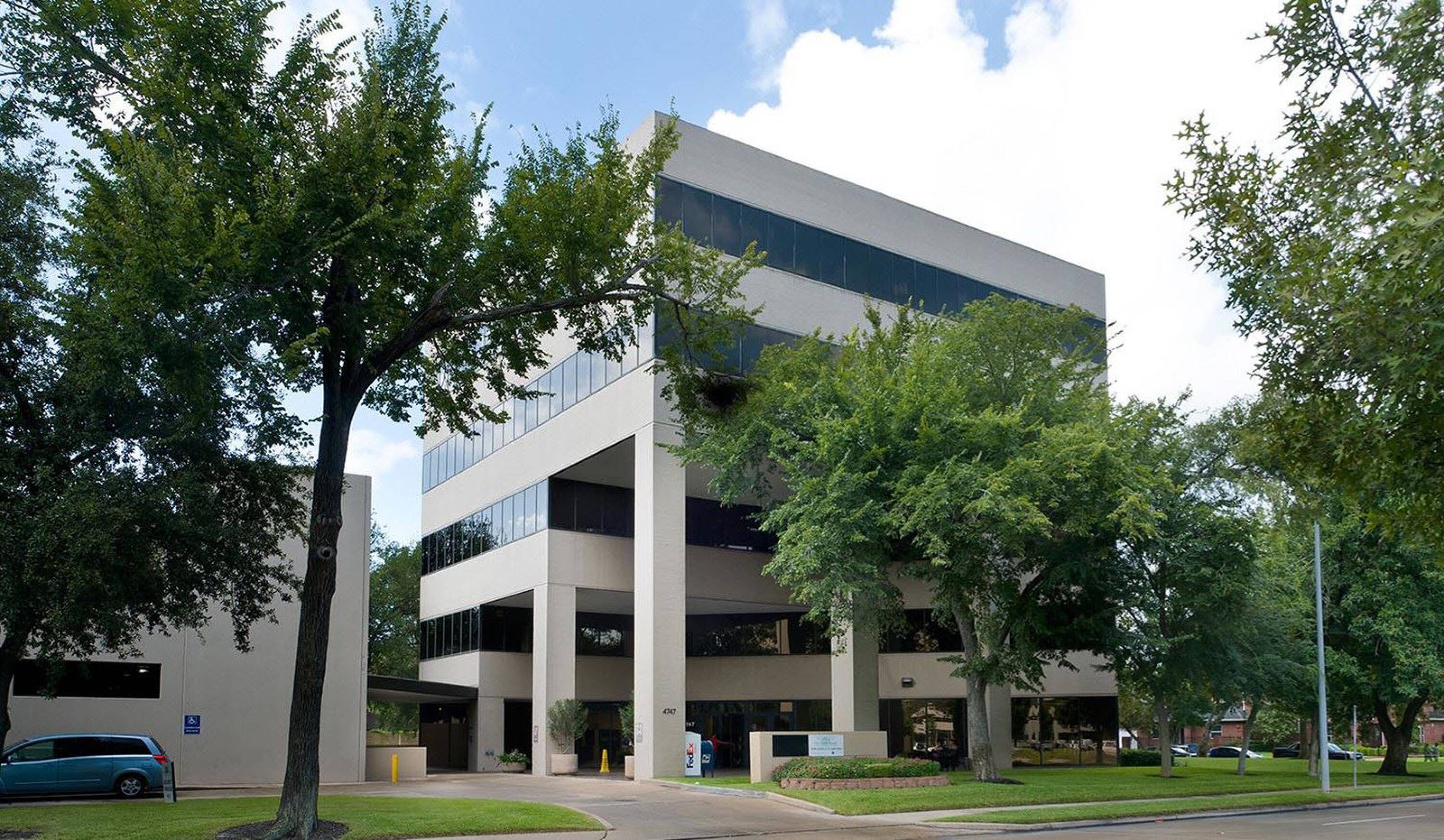 Pin Oak Park South - 4747 Bellaire Blvd