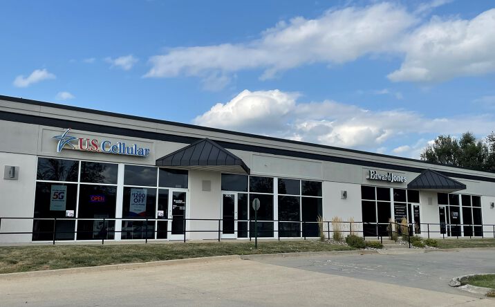 Pictures of Retail property located at 3821 100th St, Urbandale, IA 50322 for lease - image #1