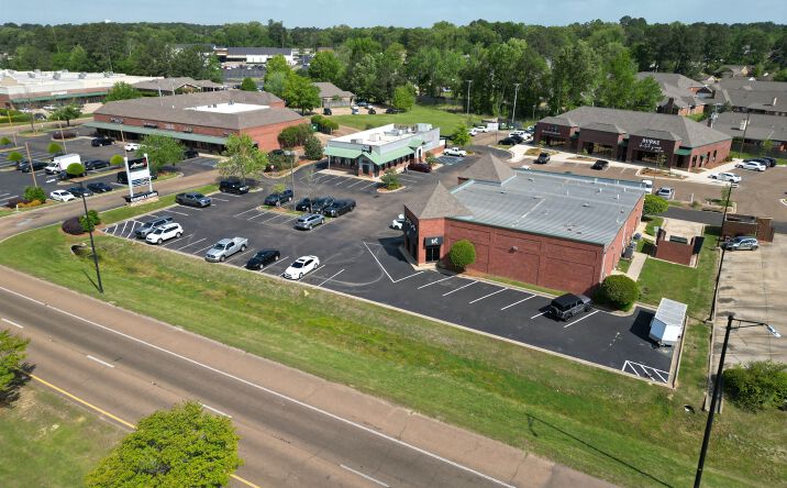 Pictures of Retail property located at 1450 W Government St, Brandon, MS 39042 for lease - image #1