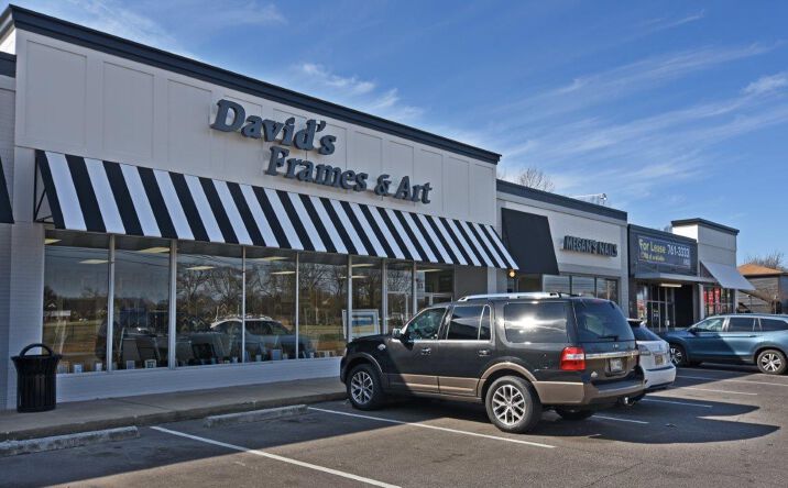 Pictures of Retail, Office, Restaurant property located at 3161 Poplar Ave, Memphis, TN 38111 for lease - image #1