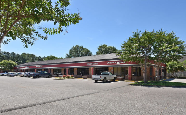 Pictures of Retail, Office, Restaurant property located at 7871 Farmington Blvd, Germantown, TN 38138 for lease - image #1