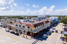 10715572