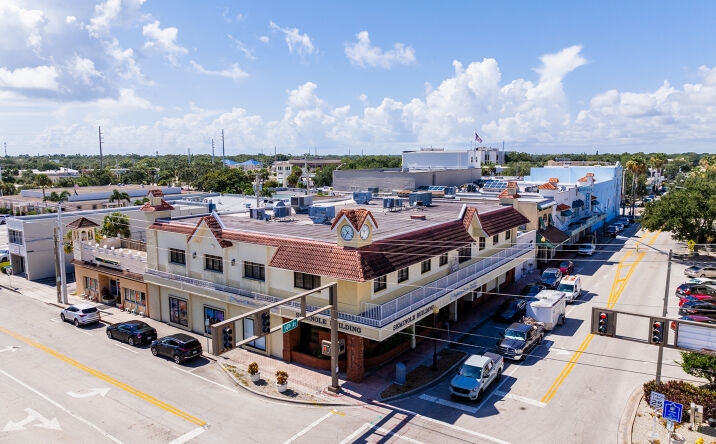 Pictures of Office property located at 2058 14th Ave, Vero Beach, FL 32962 for lease - image #1