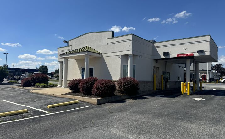 Pictures of Retail property located at 2090 Lincoln Hwy E, Lancaster, PA 17602 for lease - image #1