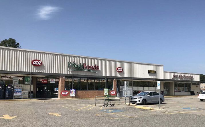 Pictures of Retail property located at 1731 N Roberts Ave, Lumberton, NC 28358 for lease - image #1