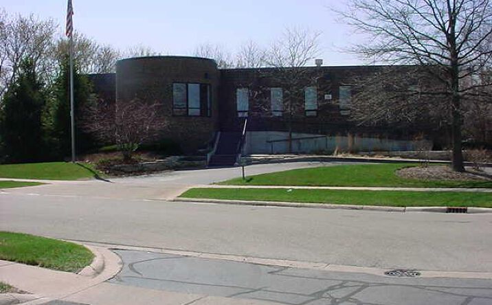 Pictures of Office property located at 490 Coventry Ln, Crystal Lake, IL 60014 for lease - image #1