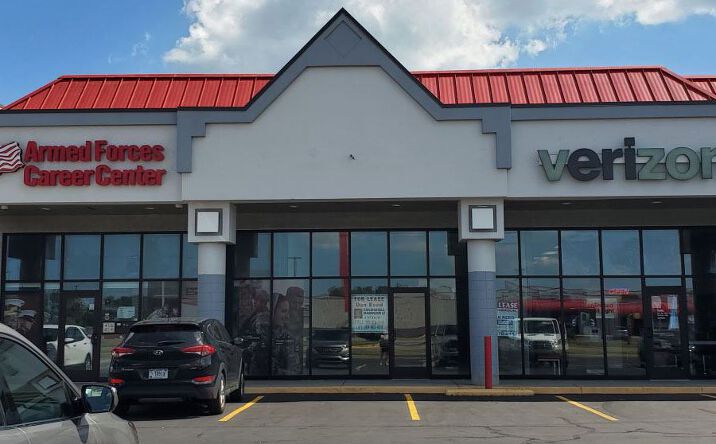 Pictures of Retail property located at 1355 Mall Dr, Benton Harbor, MI 49022 for lease - image #1