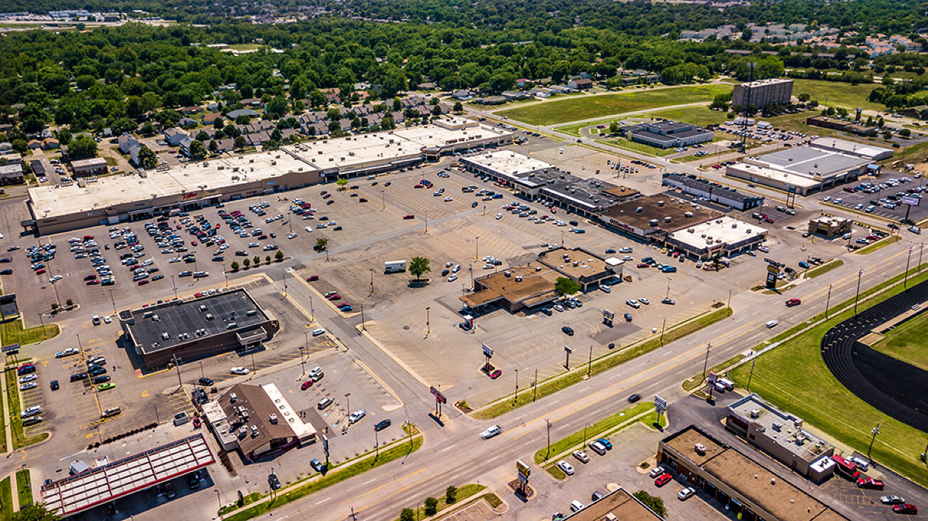 21St Street & Fairlawn Road, Topeka, KS 666014 Retail Space for Lease