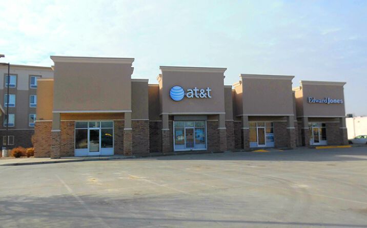 Pictures of Retail property located at 605 NW Hwy 24 Rd, Topeka, KS 66608 for lease - image #1