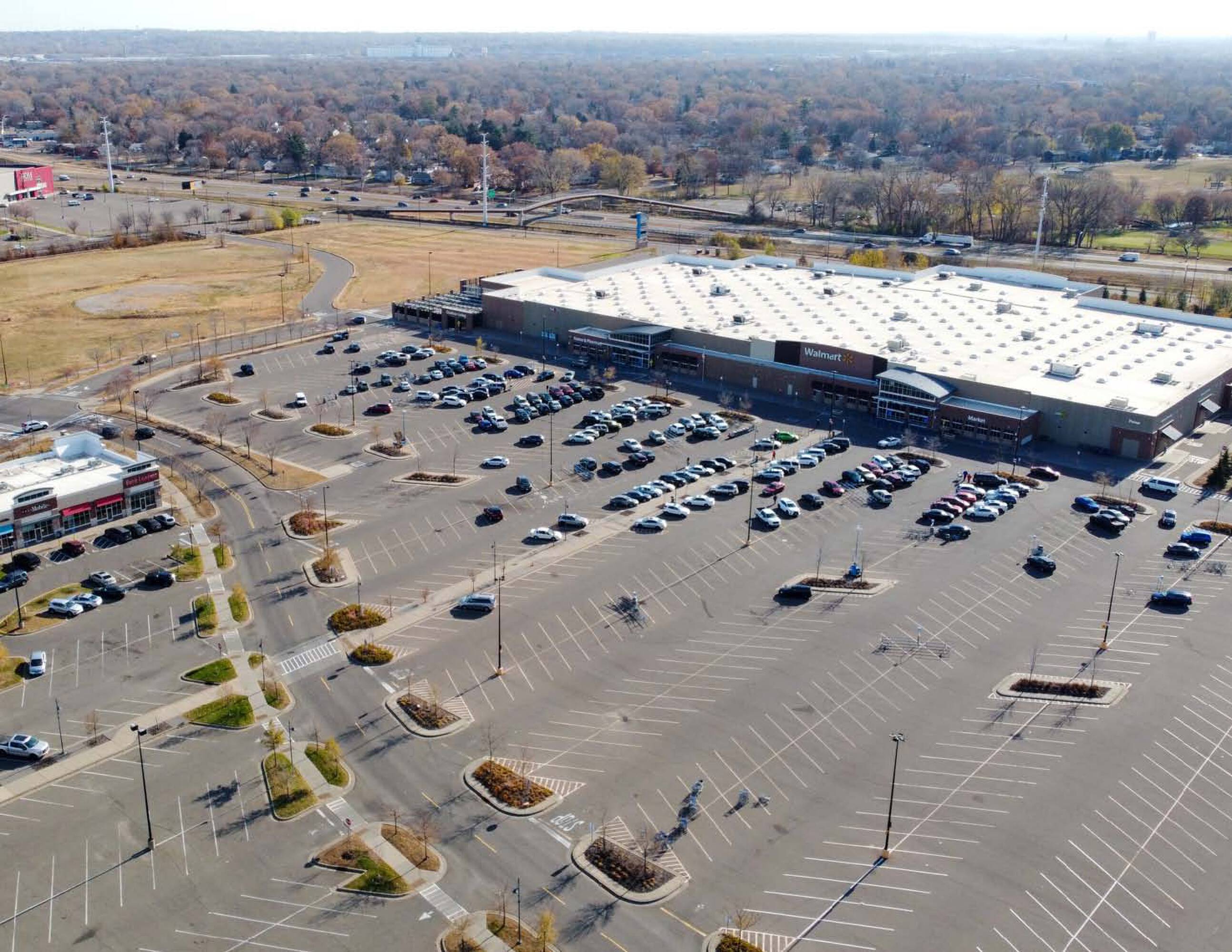 10001300 Shingle Creek Pkwy, Brooklyn Center, MN 55430