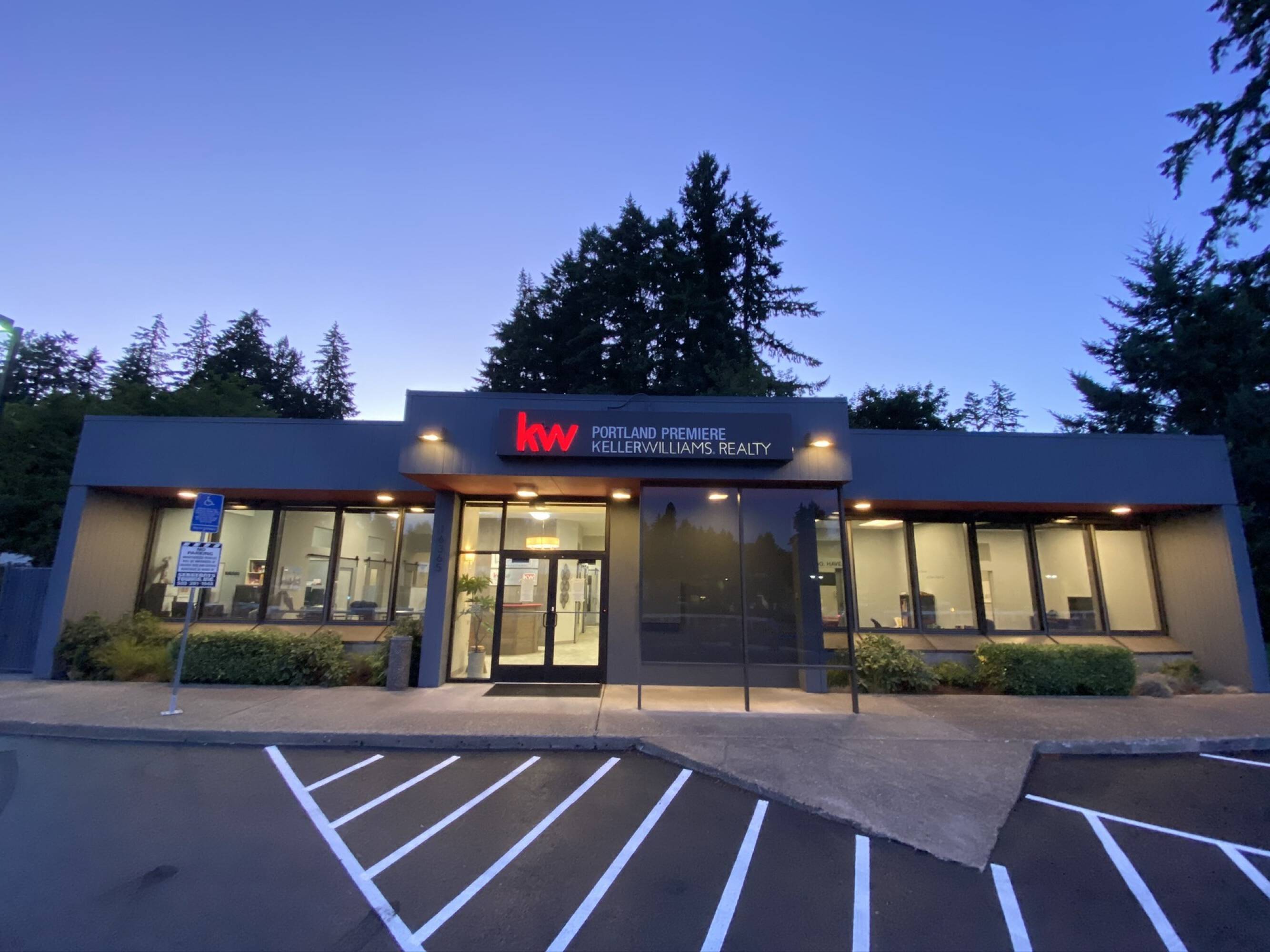 16365 Boones Ferry Rd, Lake Oswego, OR 97035