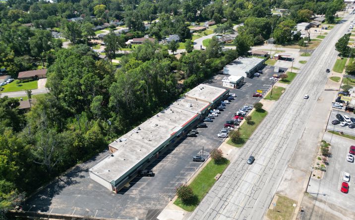 Pictures of Retail property located at 2400-2500 Fifth St, Tyler, TX 75701 for lease - image #1